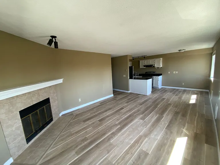 Hawk Apartments — Photo 9