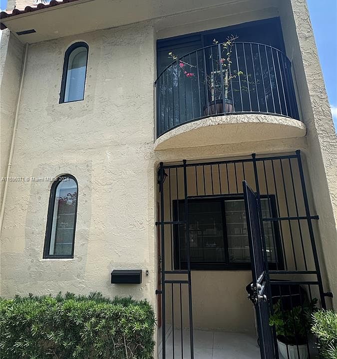 1st image of 1521 NE 105th St