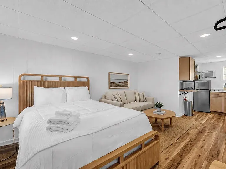 174 E Grand Ave #2 — Photo 5