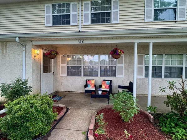 166 Chester Ct, Downingtown, PA 19335