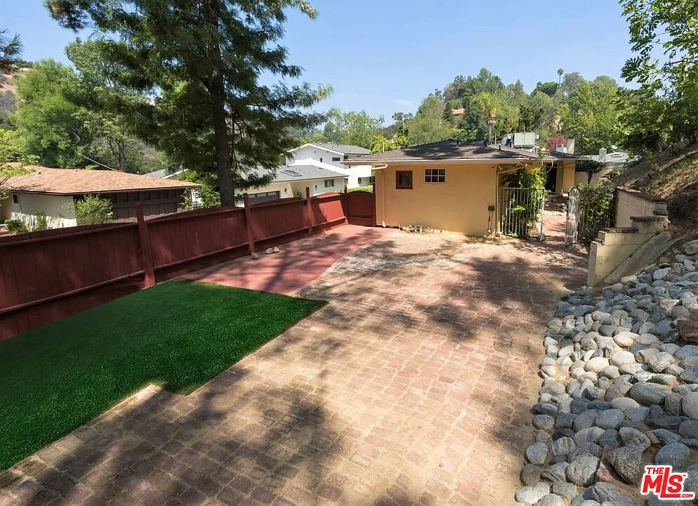 2 bed, 2.0 bath, 1930 sqft, $6,100 — Photo 3