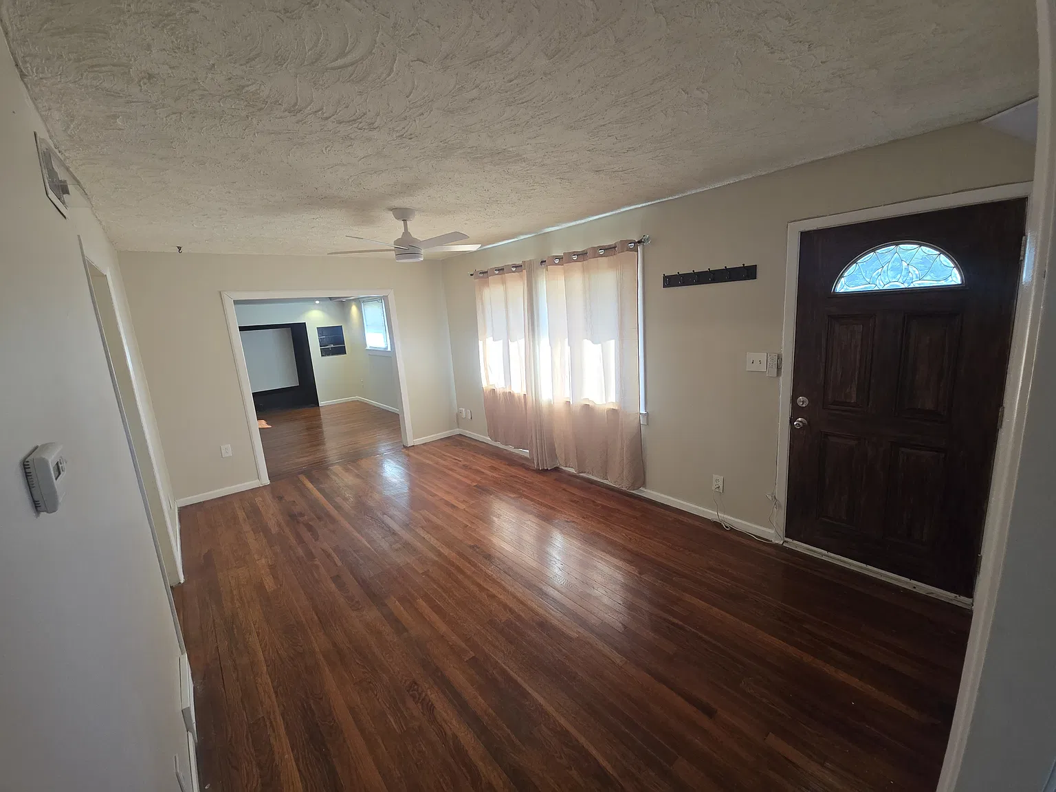 3 bed, 1400 sqft, $1,650 — Photo 3