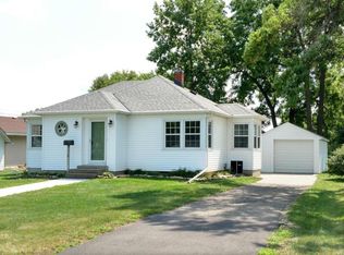 114 8th St E, Glencoe, MN 55336