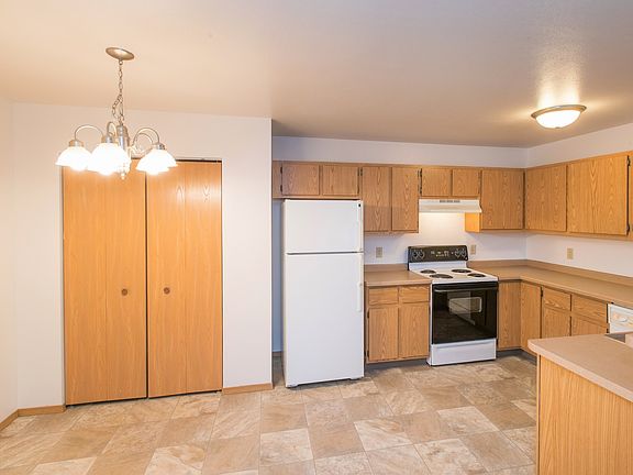 4th image of 215 Tamarack Dr #8