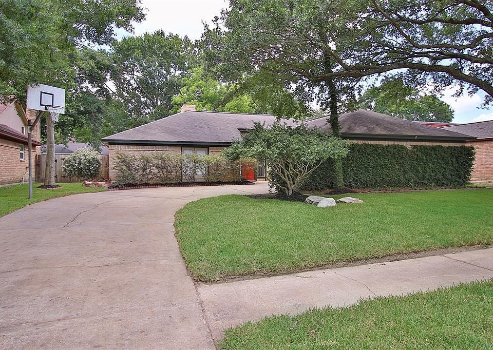 1st image of 15526 Laurel Heights Dr