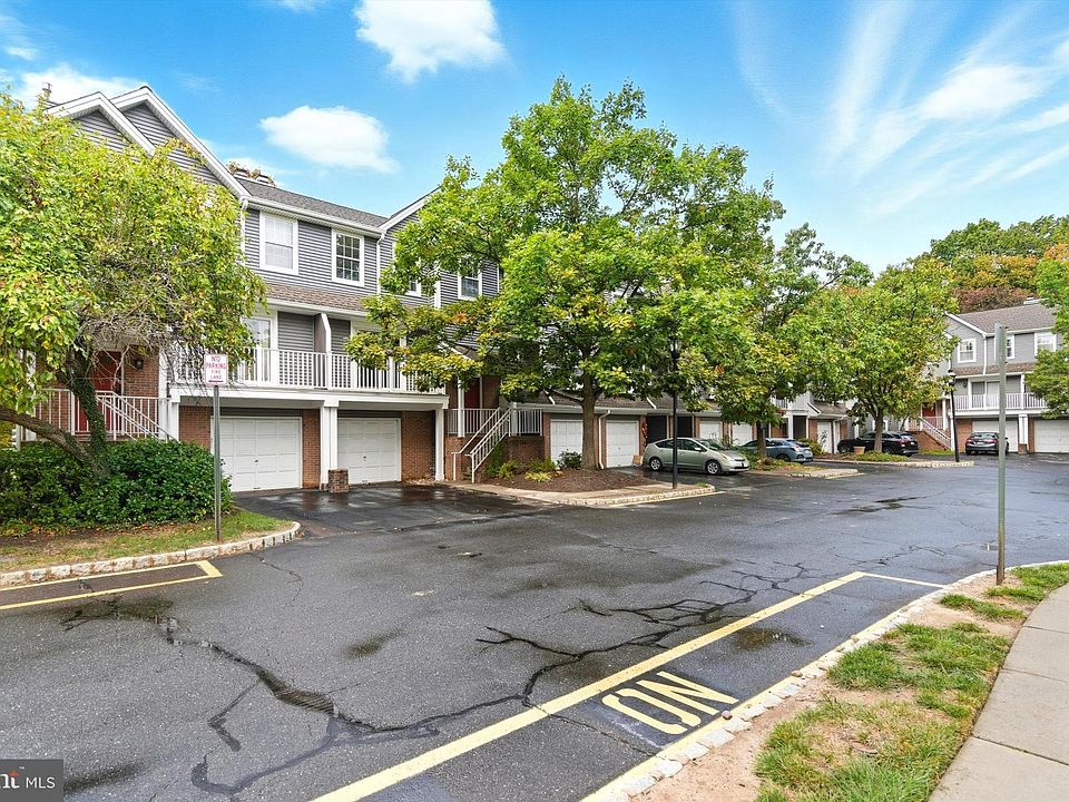 2nd image of 53 E Shrewsbury Pl