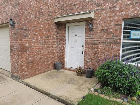 4th image of 4817 Trail Hollow Dr