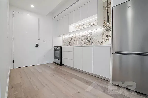 Rented by EXR | media 22