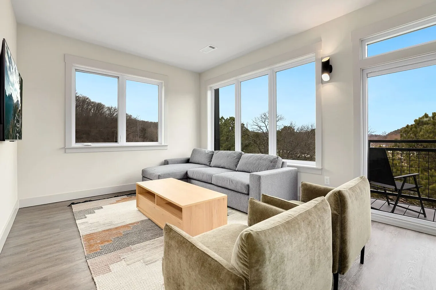 2 bed, 2.0 bath, 925 sqft, $4,173 — Photo 1
