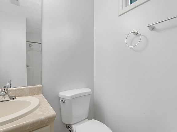 4th image of 26 Ann Cir SE