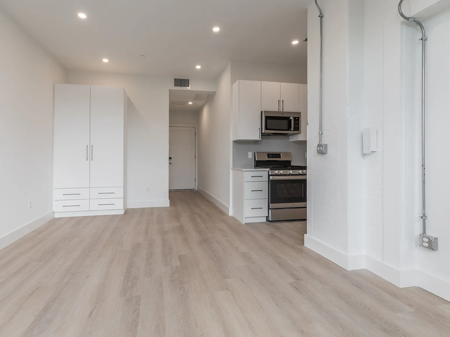 Studio, 1.0 bath, 336 sqft, $2,150 — Photo 3