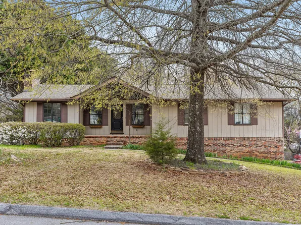 1711 Mountain Bay Dr, Hixson, TN 37343