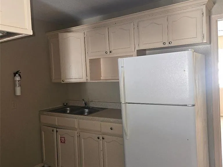 3001 Daffodil Ave #7 — Photo 7