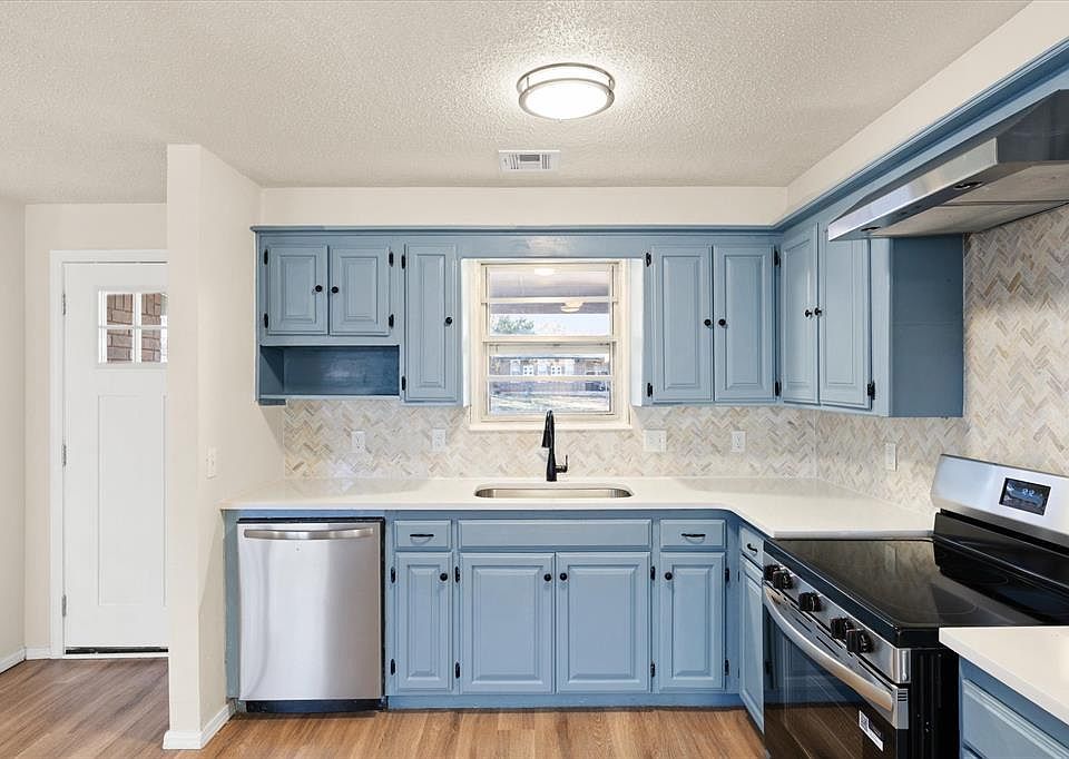 1st image of 5004 S Briarwood Dr