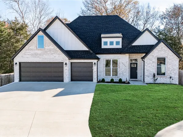 4394 E Troon Dr, Fayetteville, AR 72701