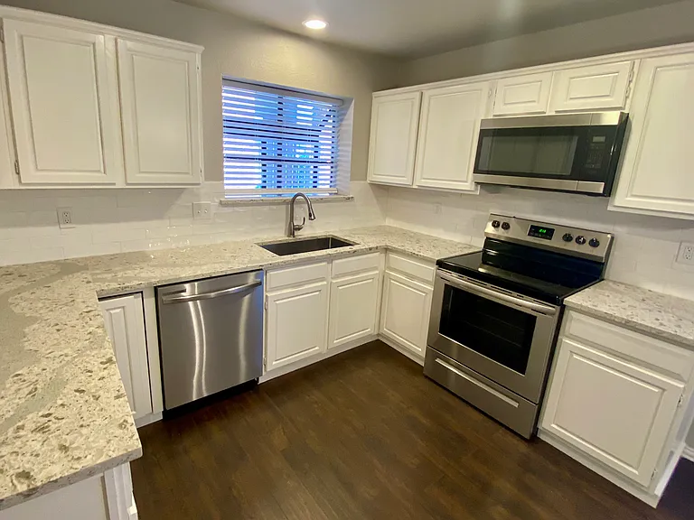 3924 Denham Way — Photo 4