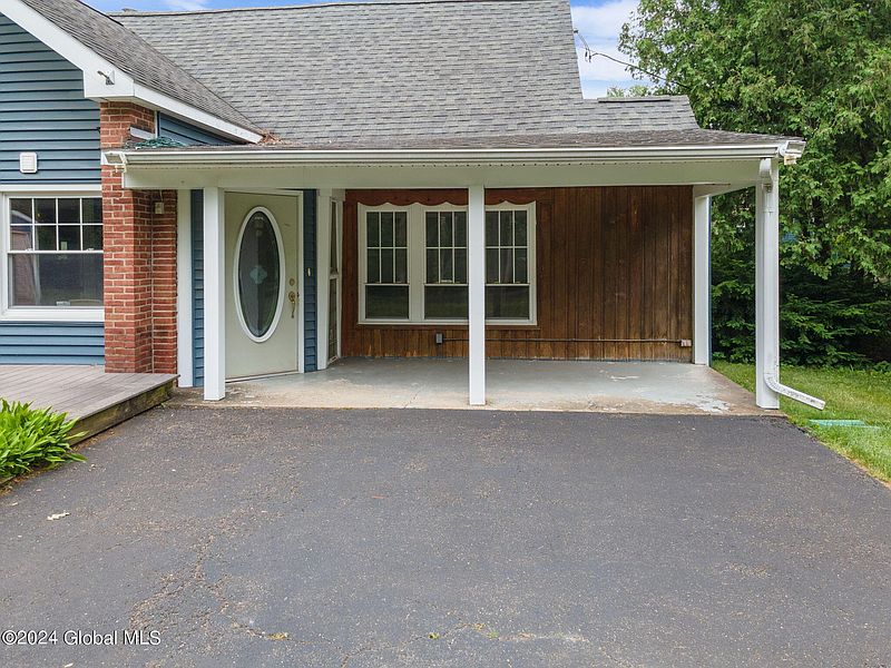 4th image of 2232 Watt Street