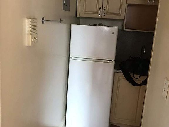 5th image of 235 Lenox Ave APT 3