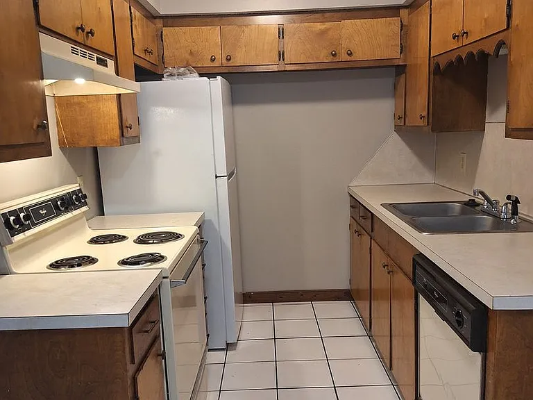 1400 Jacobs Ave — Photo 2