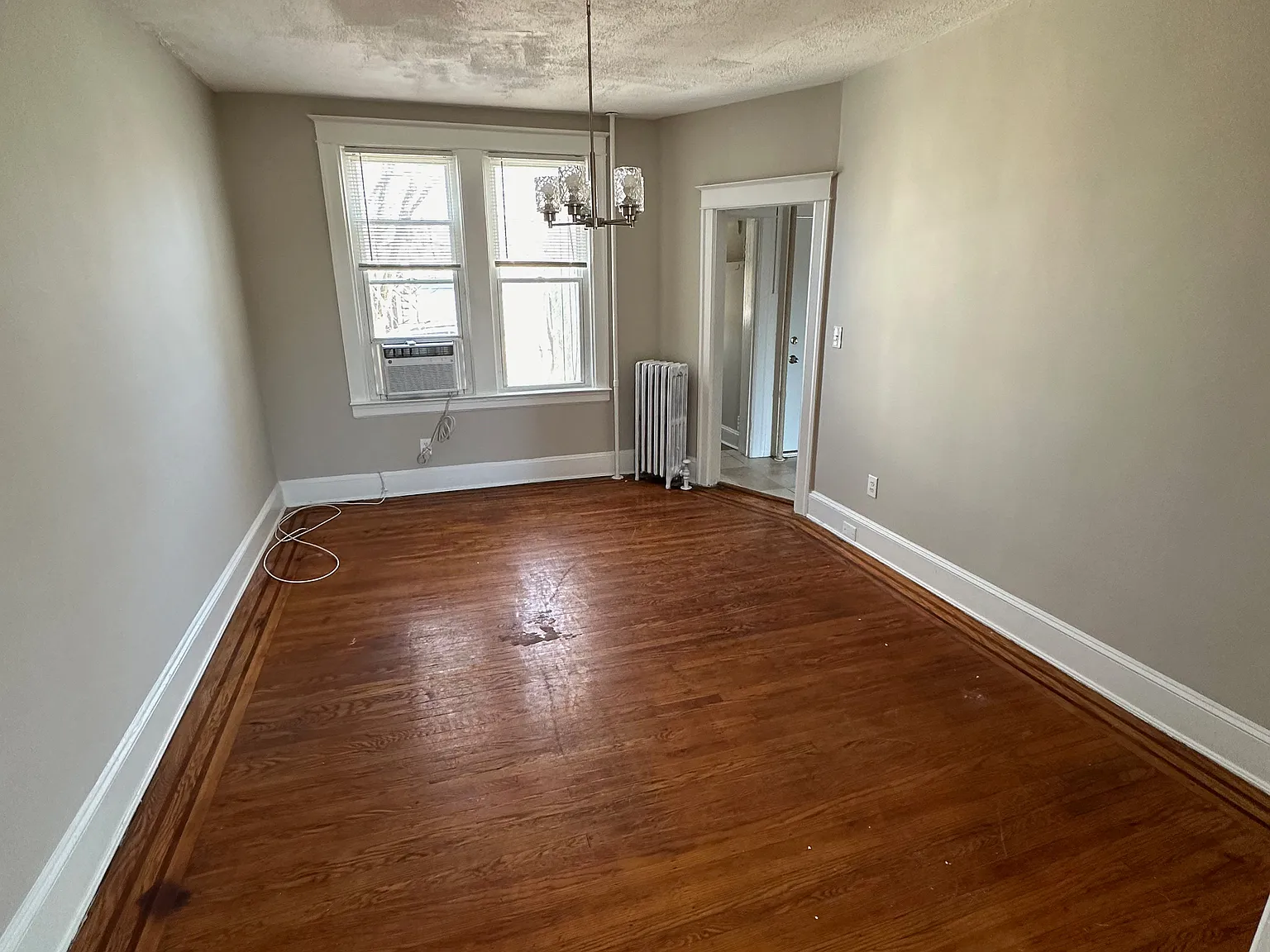 3 bed, 1.5 bath, $1,800 — Photo 2