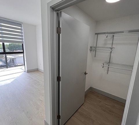 5th image of 1055 NE 127th St #406