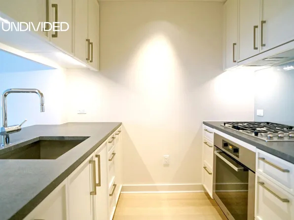 160 East 22nd Street 3E image 3 of 11