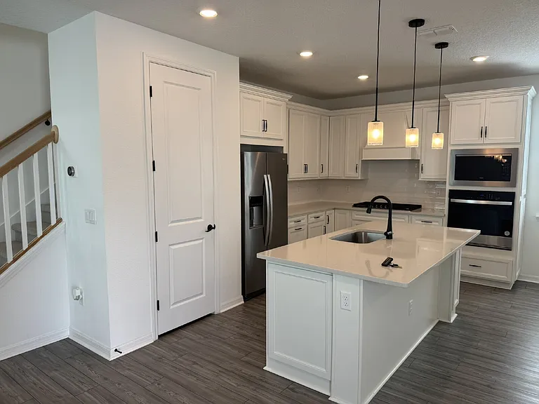 236 Hawthorn Park Cir — Photo 11