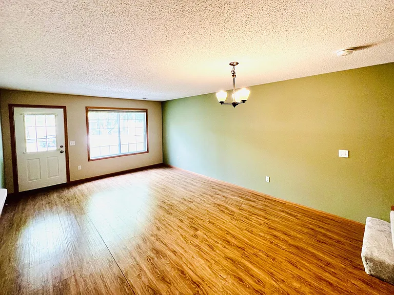 Living Room (angle 2)