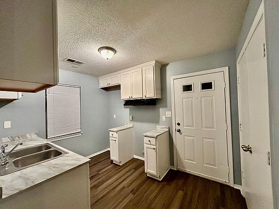 5th image of 3655 N Lloyd Cir