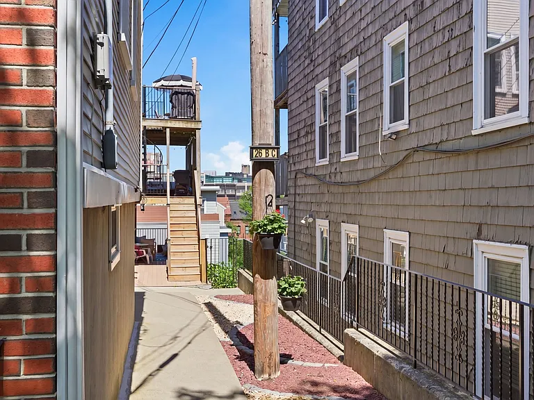 26 Saint Martin St #B — Photo 20