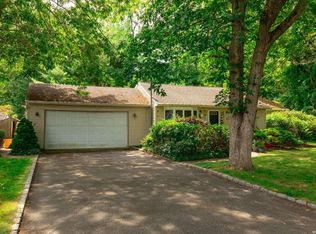 6 Rowe Pl, Bay Shore, NY 11706