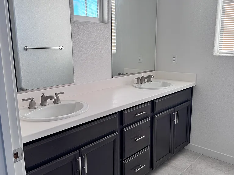 122 E McClintock Ln — Photo 10