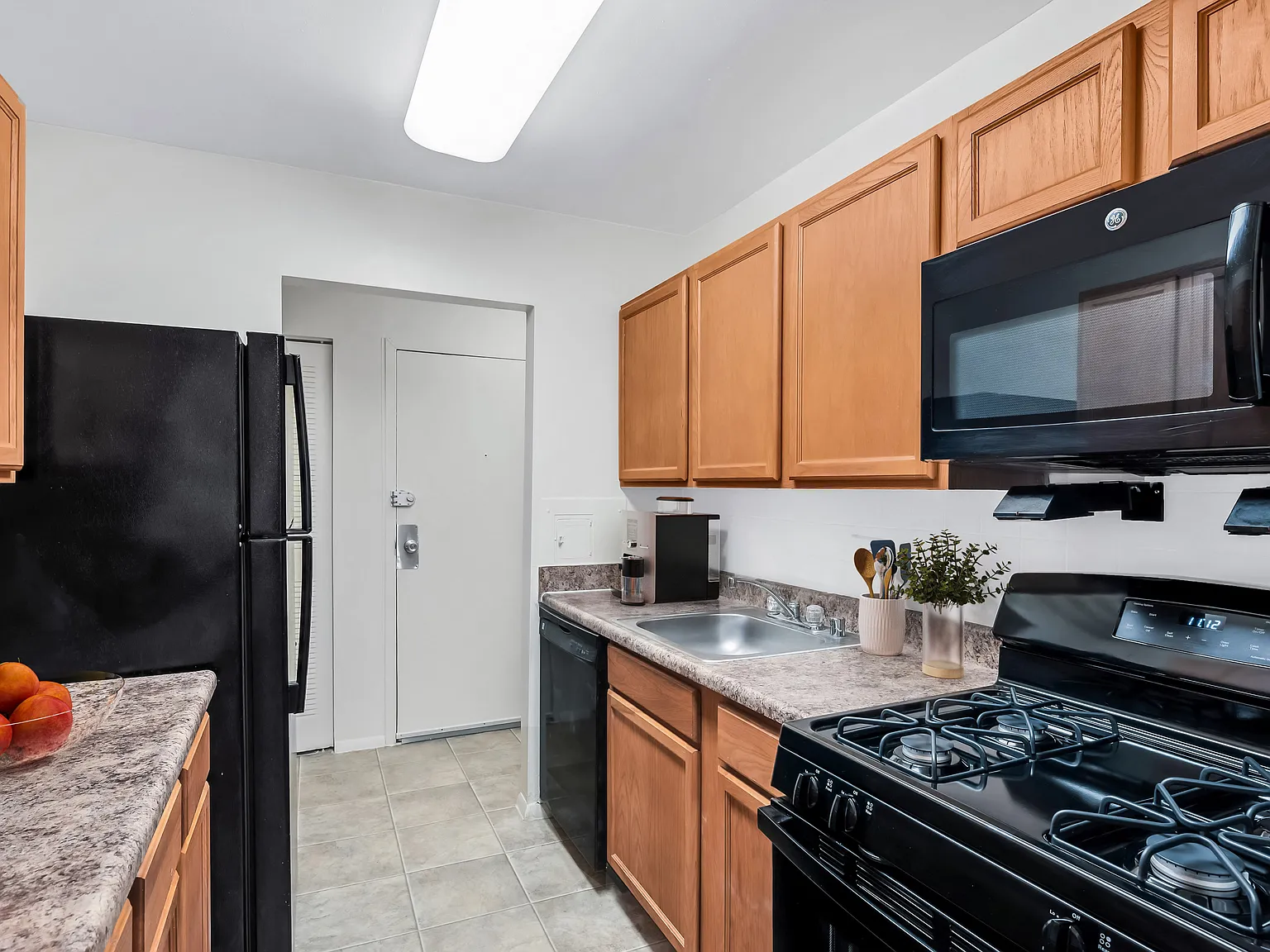 Montgomery White Oak Apartments — Photo 4