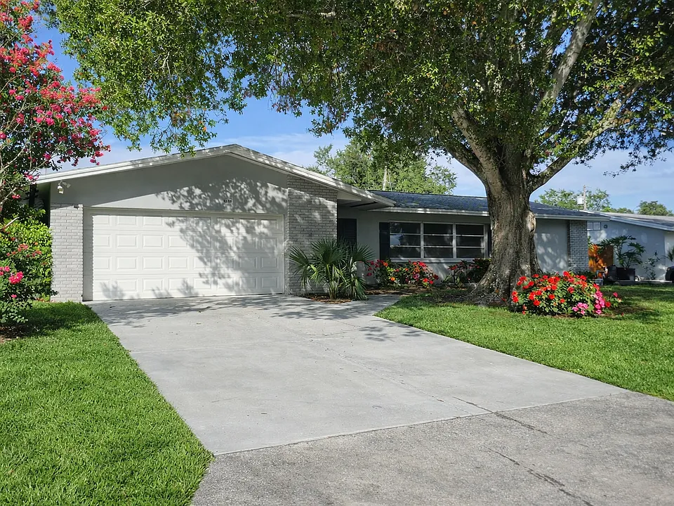 1329 Fairfield Dr