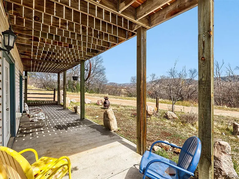 433 W Tomah Rd — Photo 28