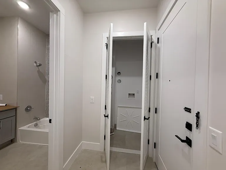 40 Lembeck Ave #101C — Photo 2