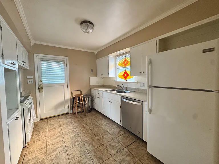 3105 E Cherry St — Photo 4
