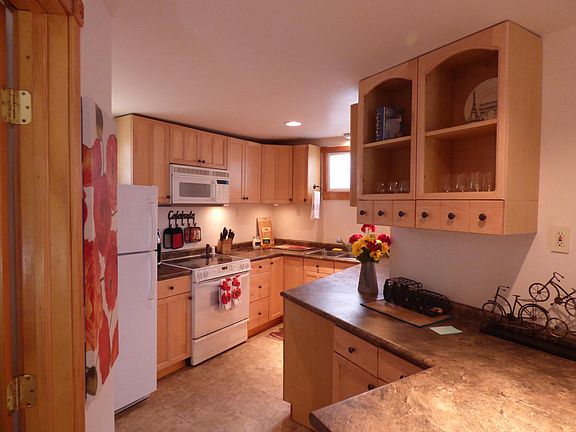 3rd image of 212 E Waldburg St APT D