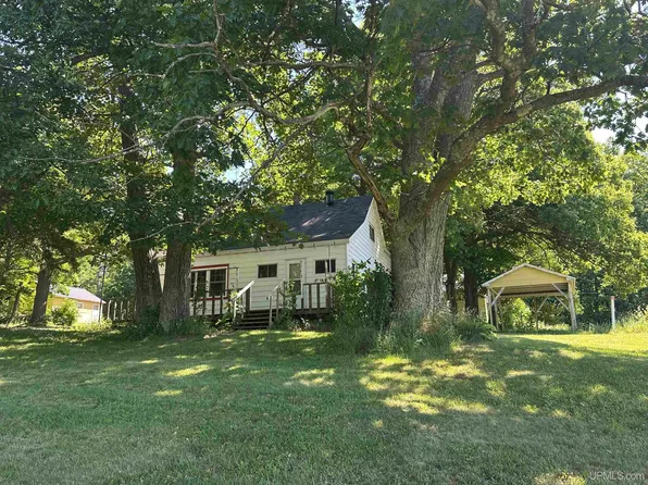 310 Indianhead Rd, Wakefield, MI 49968