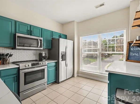 2729 Avalon Loop Rd, Charlotte, NC 28269