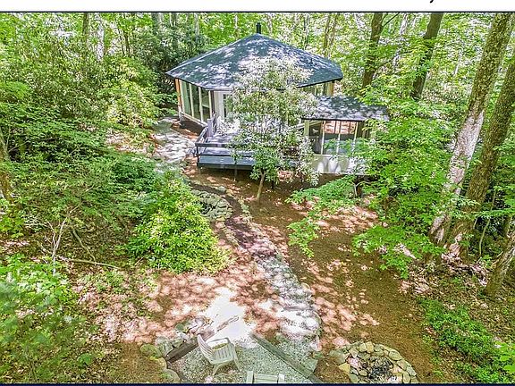 4th image of 64 Crooked Oak Dr