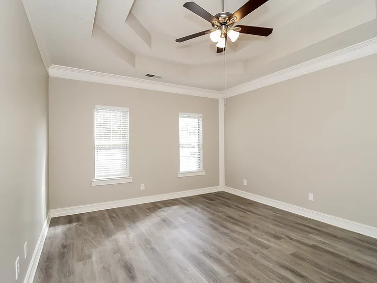 355 Woodstream Dr — Photo 11