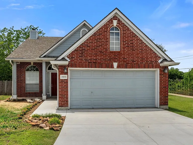 1908 Windy Park Dr — Photo 1