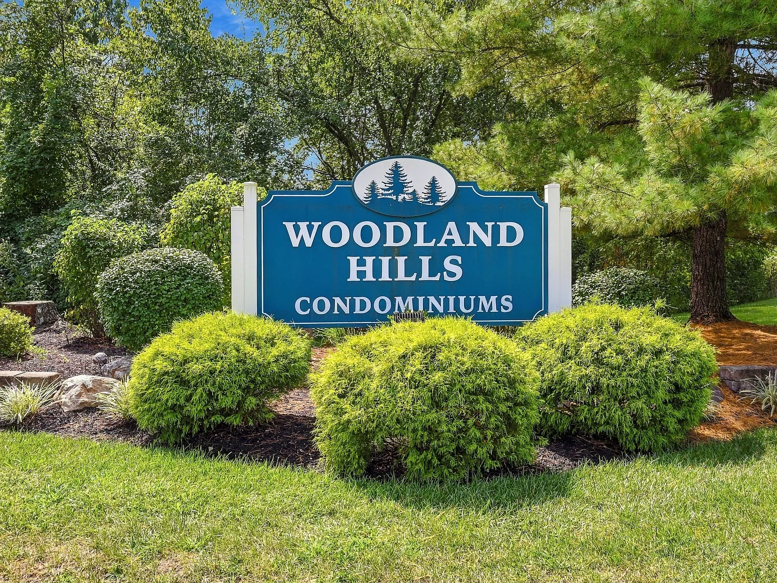 18 Woodland Hills Dr — Photo 1
