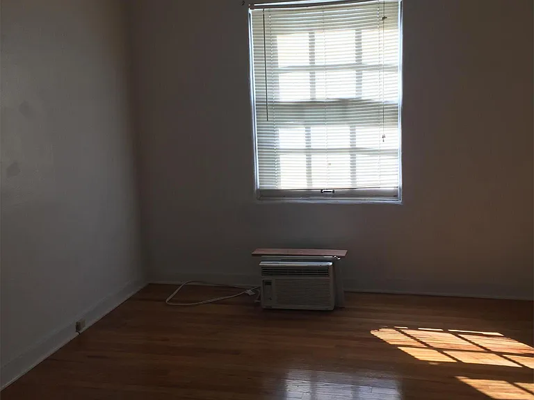 819 Grace Ave — Photo 9