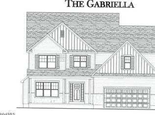 4 Sterling Ridge Rd, Loudonville, NY 12211