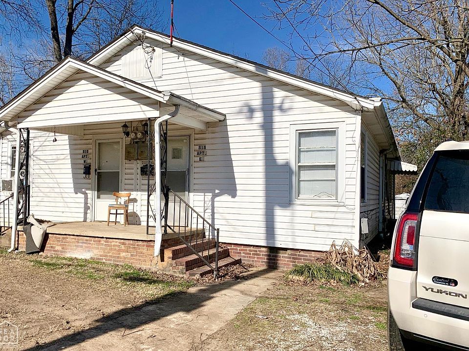 1st image of 818 W Matthews Ave