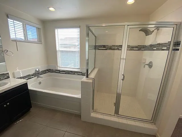 884 Fir St W — Photo 14