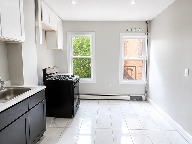 139 3rd St #4AA — Photo 2
