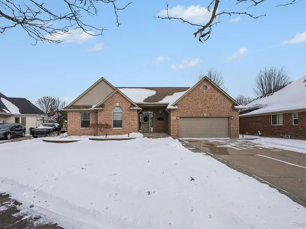 38846 Hampton Ct, Harrison Township, MI 48045
